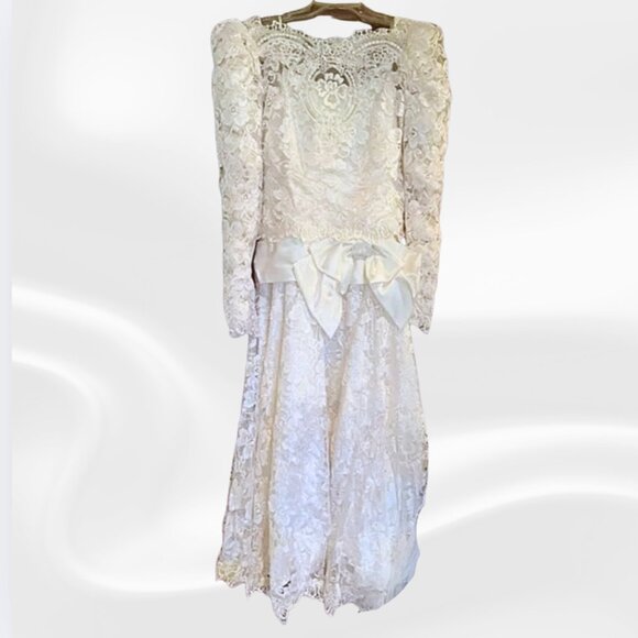 Dresses & Skirts - Rare Vintage Wedding Dress 🕊️🕊️